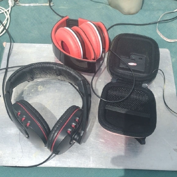Over-EarWired Headphones(2)+Sound To Go - Picture 1 of 4